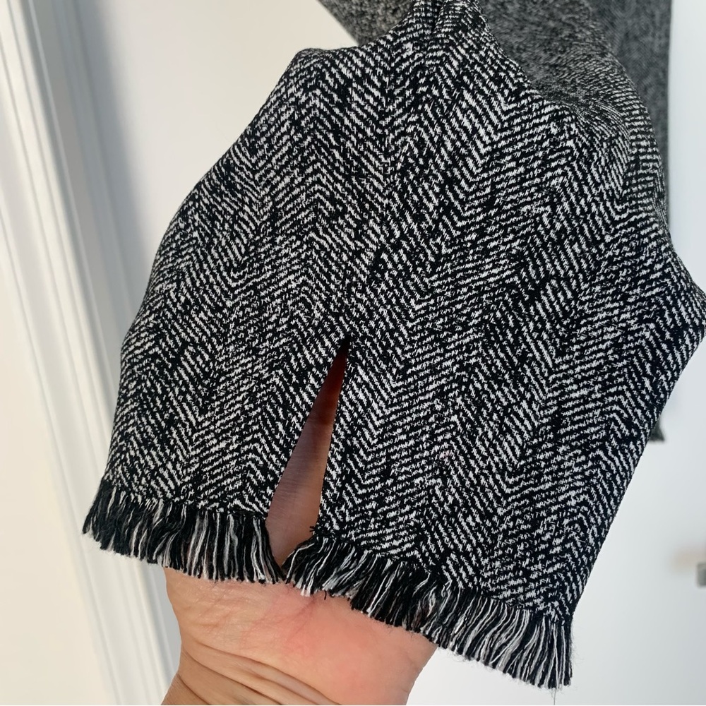 Luxurious Patterned Capris - image 5